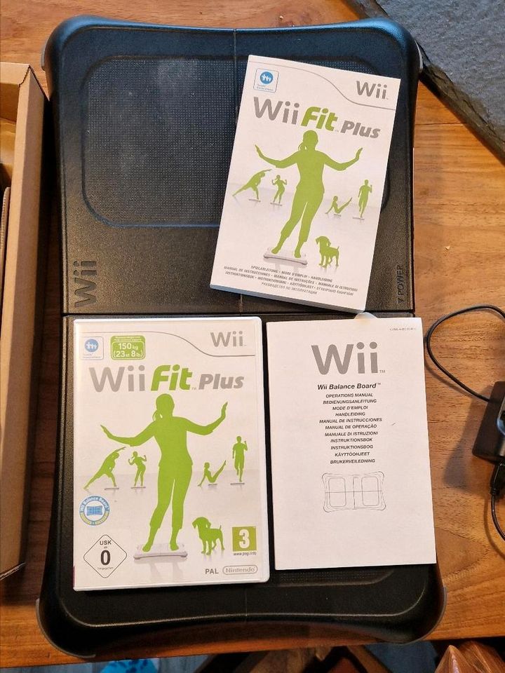 Wii Fit Plus mit Balance Board in Großrosseln