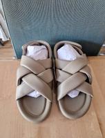 Sandalen Gr 41 1/2 mit Klettverschluss Taupe Nordrhein-Westfalen - Hürth Vorschau