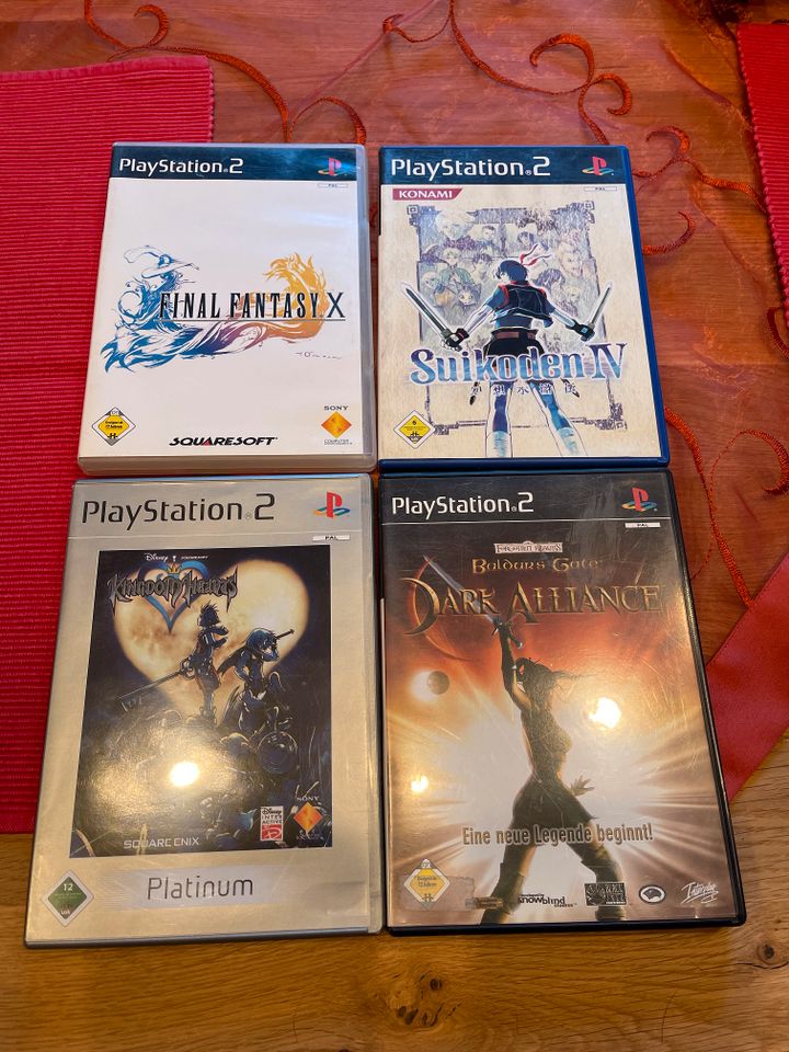 Playstation 2 mit 3 Controllern, Suikoden, Kingdom Hearts.... in Krefeld