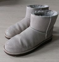 UGG Boots mit dezentem Glitzer- Schlangen- Muster in silber- grau Nordrhein-Westfalen - Kerken Vorschau