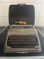 vintage schreibmaschine triumph norm mit koffer Mitte - Wedding Vorschau