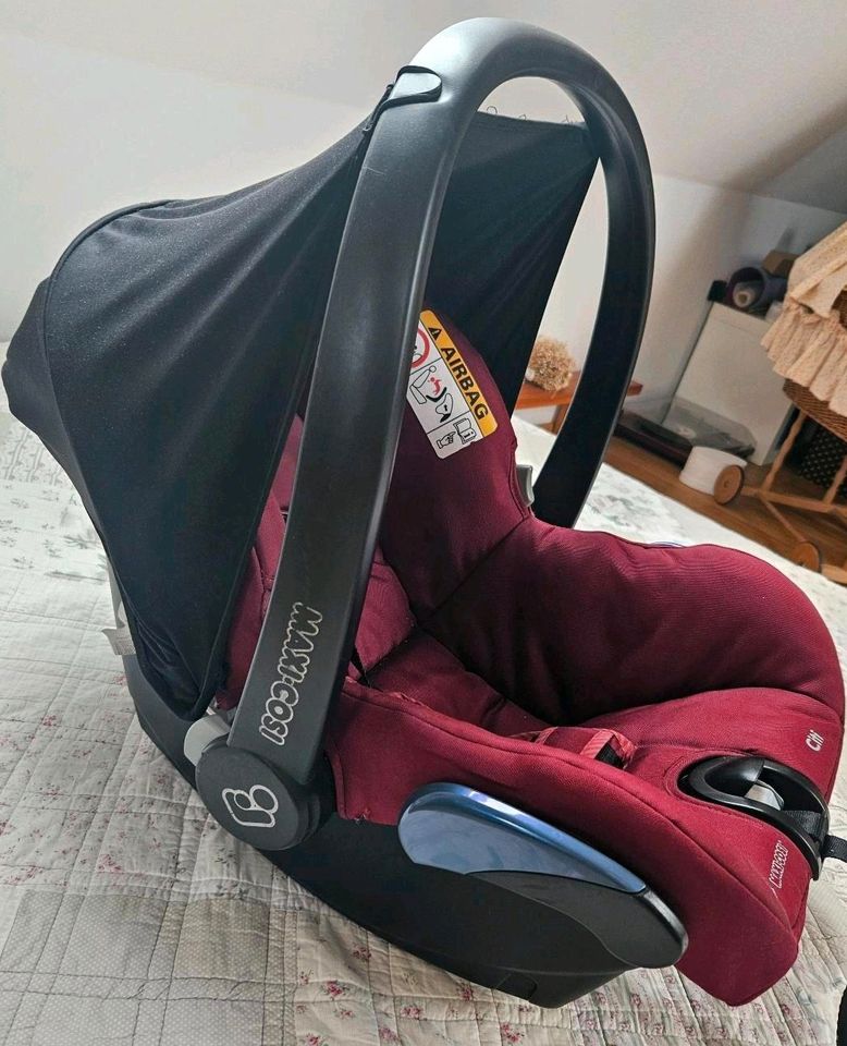 Maxi Cosi Babyschale in Singen