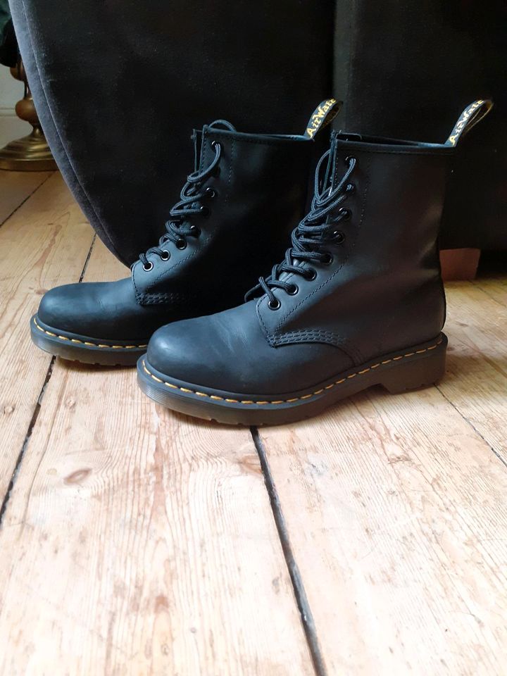 Dr Martens Unisex Leder matt schwarz in Essen