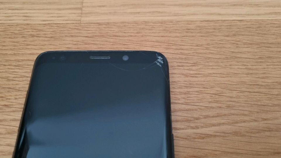 Samsung Galaxy S9 gebraucht, leichter Display Schaden in Eschborn