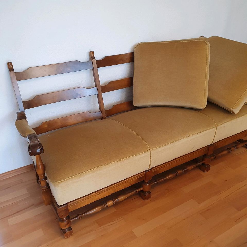 3-Sitzer Sofa Retro Gelsenkirchener Barock in Eppstein