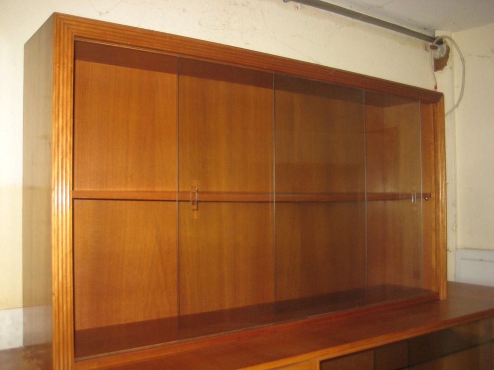 Traumhaft schöne 60er VINTAGE VITRINE Holz Glas 130x71x26cm in Staufenberg