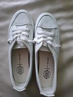 Schuhe in weiß und beige. Hessen - Wettenberg Vorschau