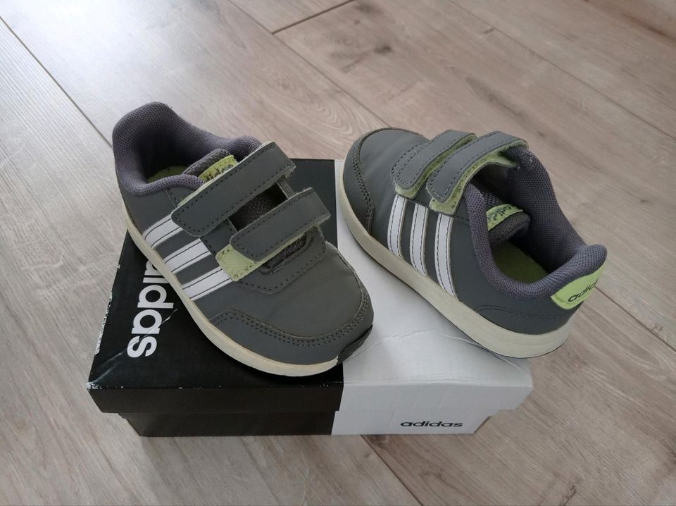 Baby Sneaker von Adidas in Olpe