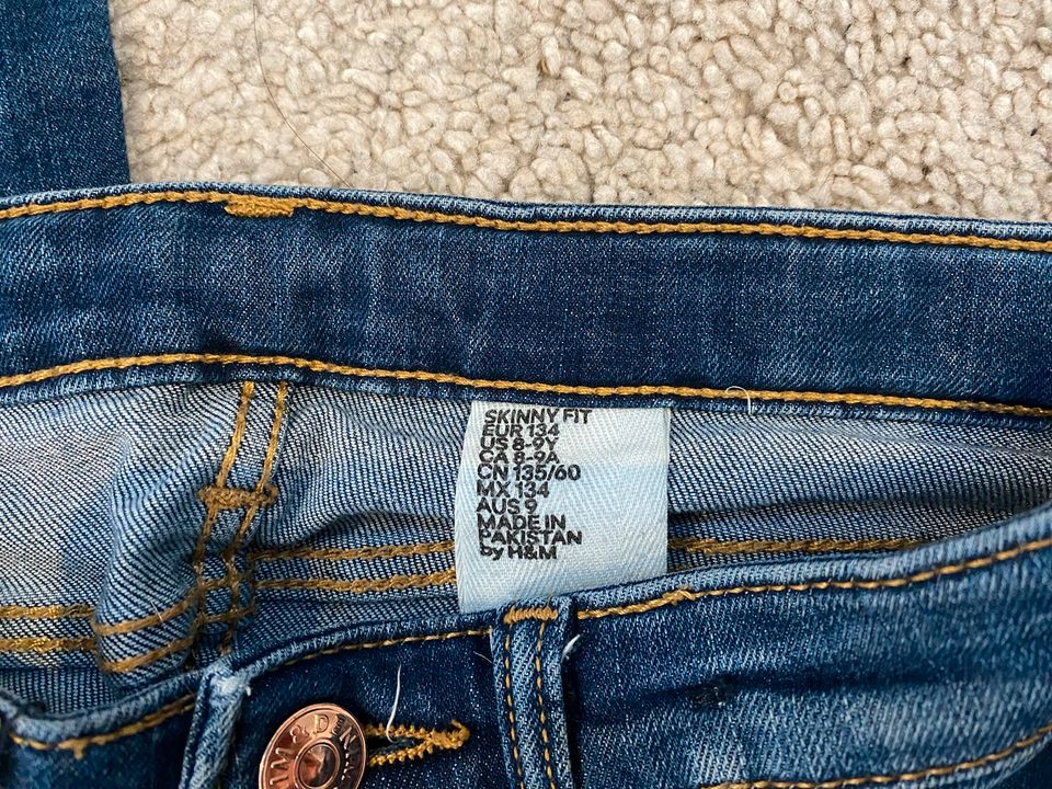 Jeans/Jeanshose Gr.134 H&M / Kinderkleidung /Mädchen in Schladen