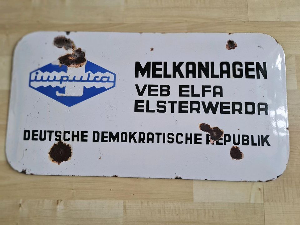 Emaille Schild VEB ELFA impulsa Elsterwerda DDR in Milower Land