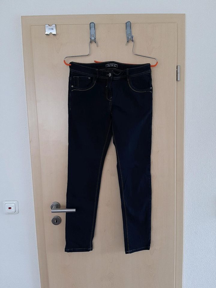 Jeans, Hose in blau stretch Größe 38 in Grettstadt