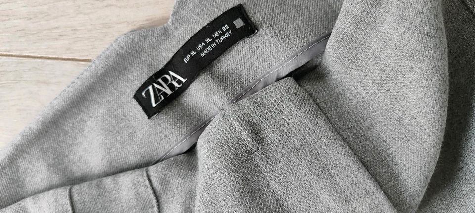 Hose, Stoffhose, High Waist Hose von Zara in Marl