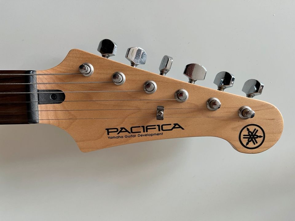 Yamaha Pacifica mit Fender-Verstärker - Abholung auch in Harburg in Adendorf