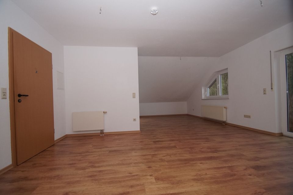 "Schicke Dachgeschosswohnung in Ortsranlage von Montabaur-Horressen" in Montabaur