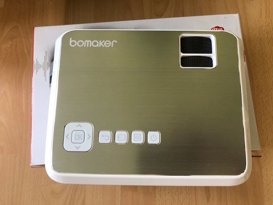 Kleiner Beamer - bomaker native 720P wireless LED Projector in Hildesheim