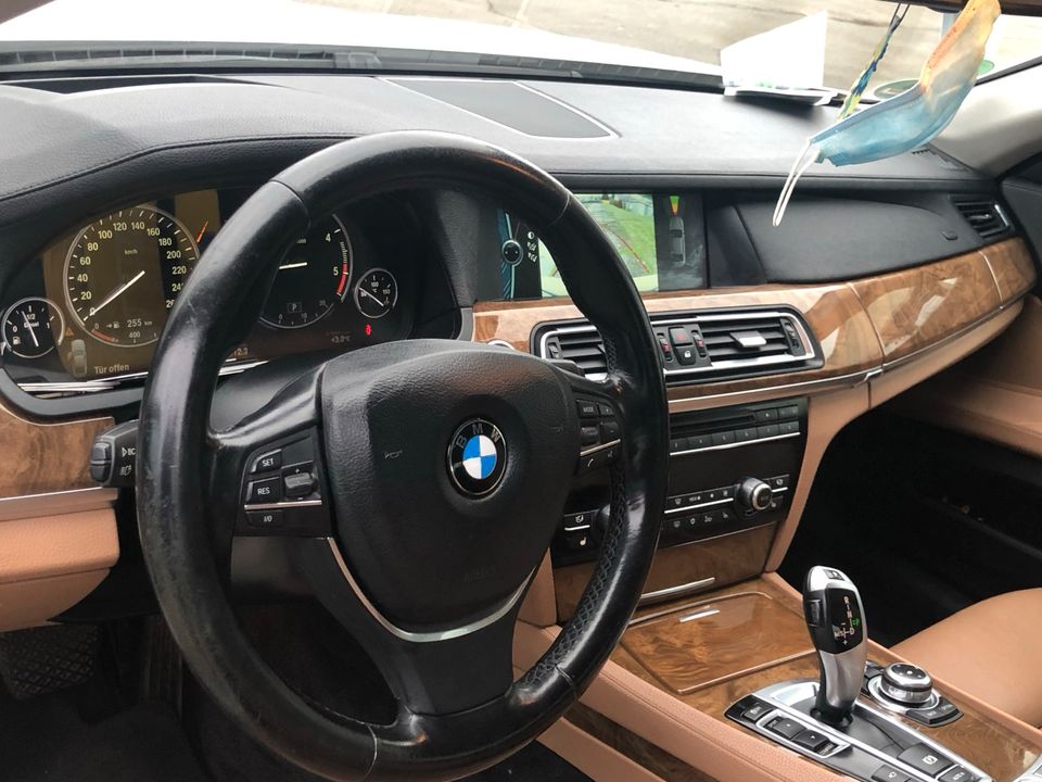 BMW 730d Limousine in Wiesbaden