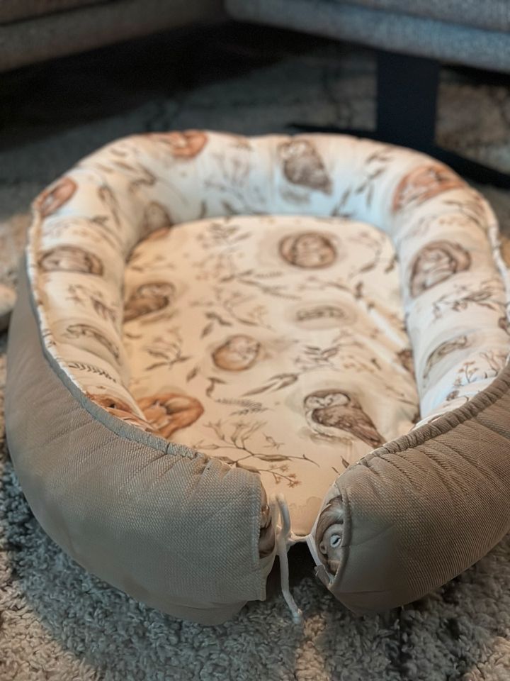 Babynest Handmade plus Schmetterlingskissen in Weingarten