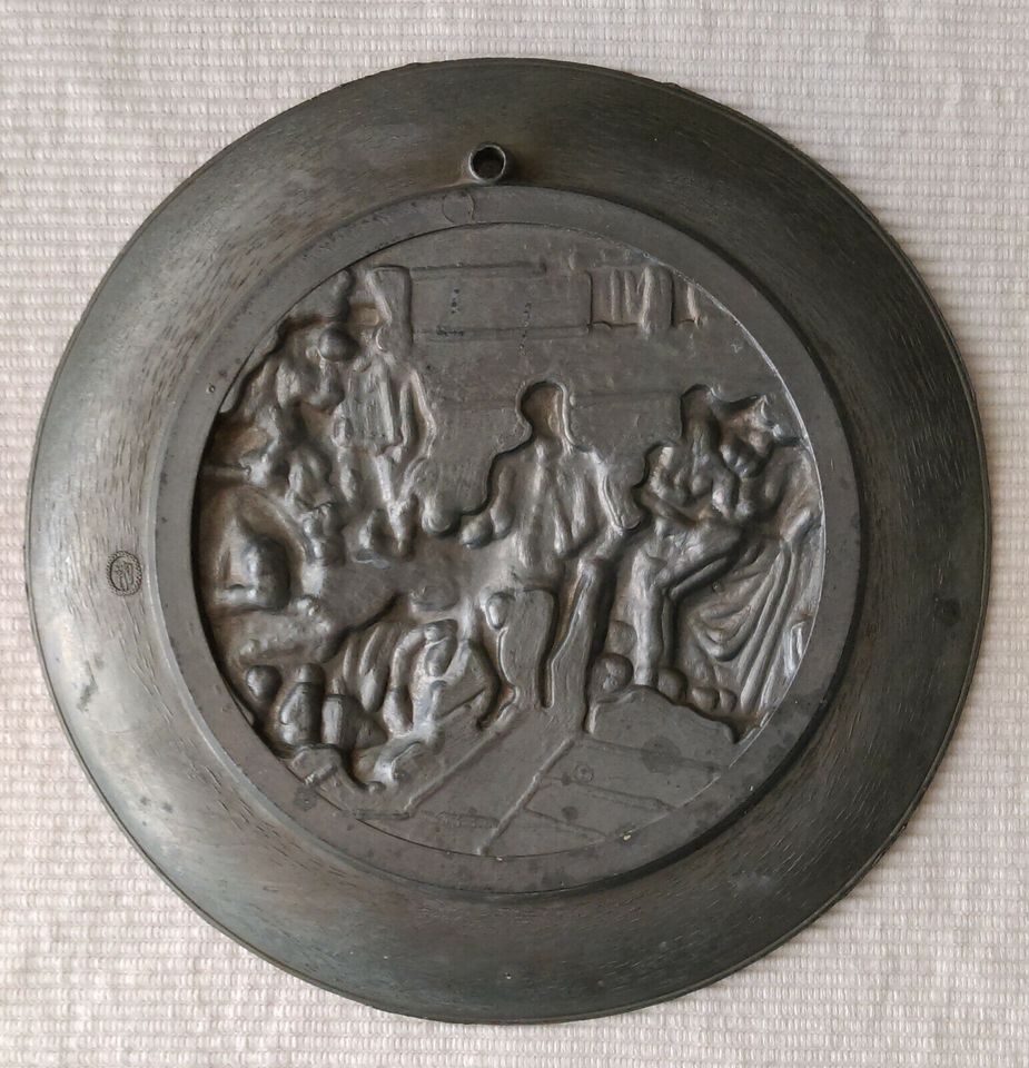 Zinkteller mit Engelsstempel, alte Bauernfamilie in Braunschweig