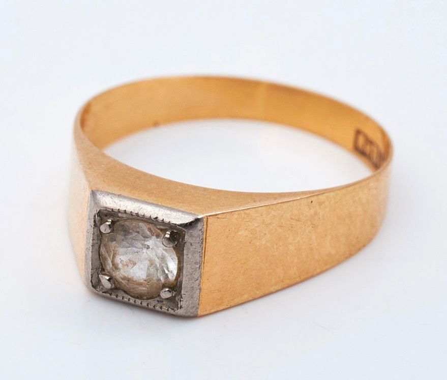 Ring mit weißem Stein sogenannter Fersenring - 18 Karat Gold in Wiesbaden