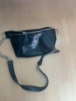 Bauchtasche Umhängetasche mit Kette crossbodybag Nordrhein-Westfalen - Paderborn Vorschau