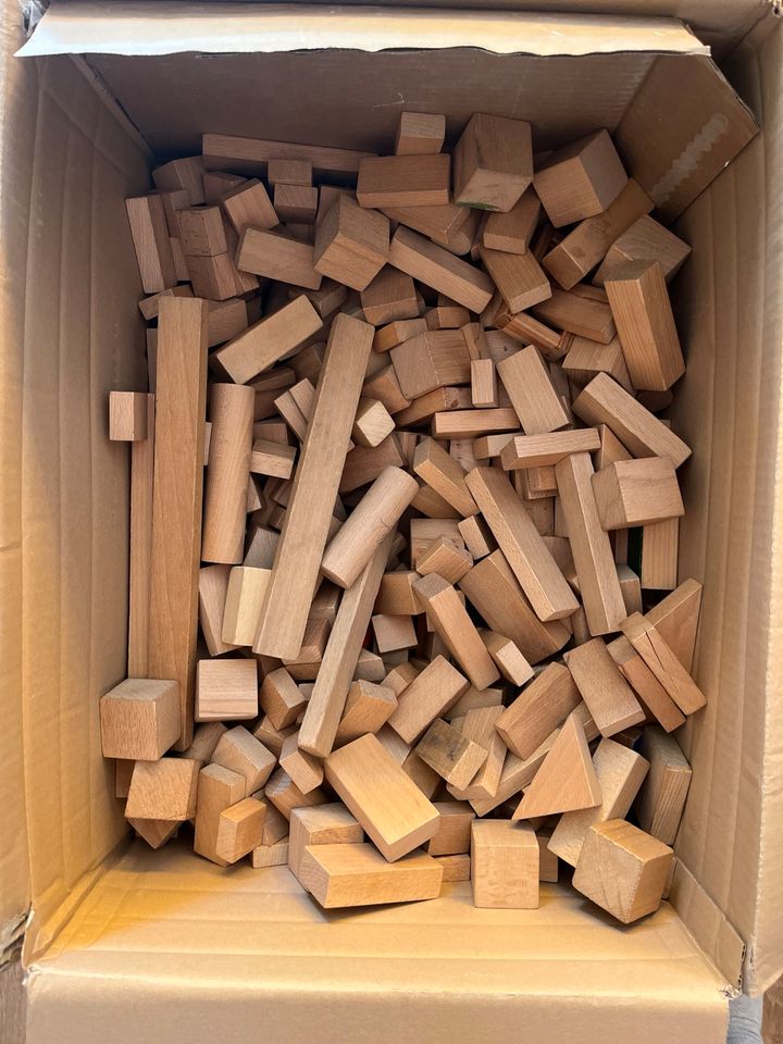 Holzbausteine, Holzspielzeug, Spielzeug, Bausteine rund 20kg in Lübeck