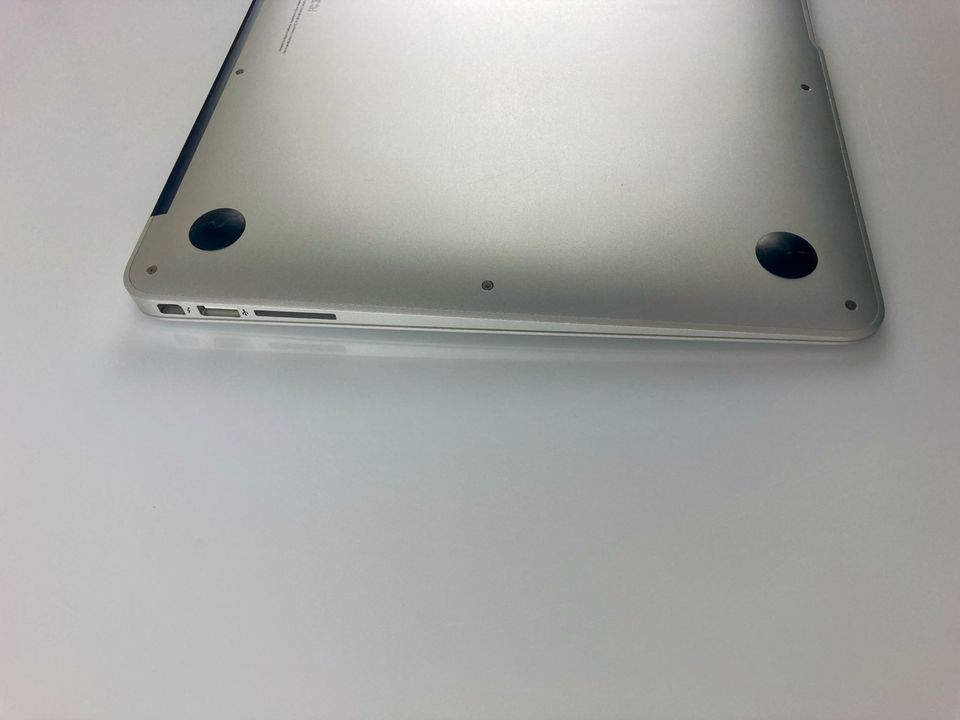 Apple MacBook Air Model Mitte 2013 Model A1466 13' Zoll 256GB SSD in Leipzig