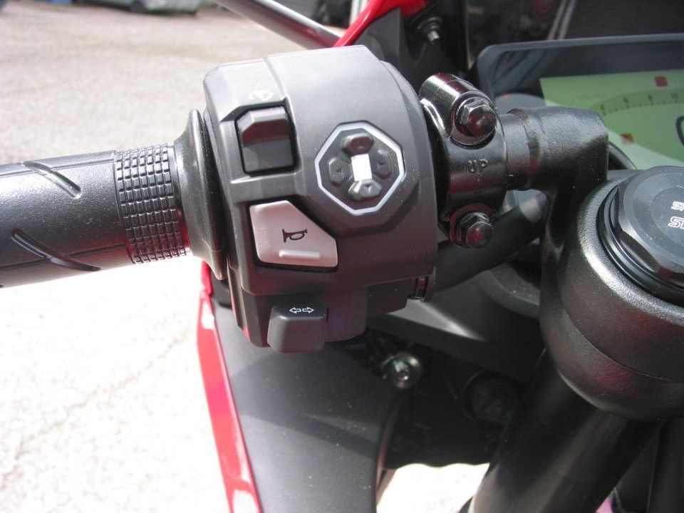 Honda CBR650R E-Clutch *sofort verfügbar* in Bischofswiesen