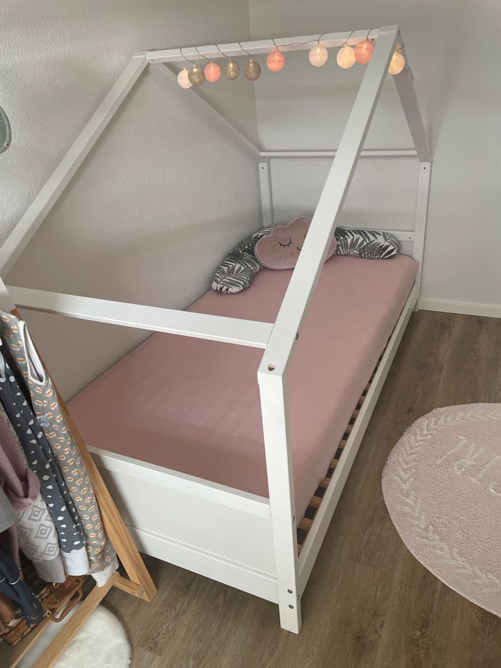 Hausbett von Kids Collective 90x200 ohne Matratze, mit Rollrost in Leonberg