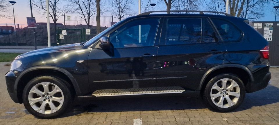 BMW xDrive48i - Top Zustand - Harmann Kardon in Eppelheim