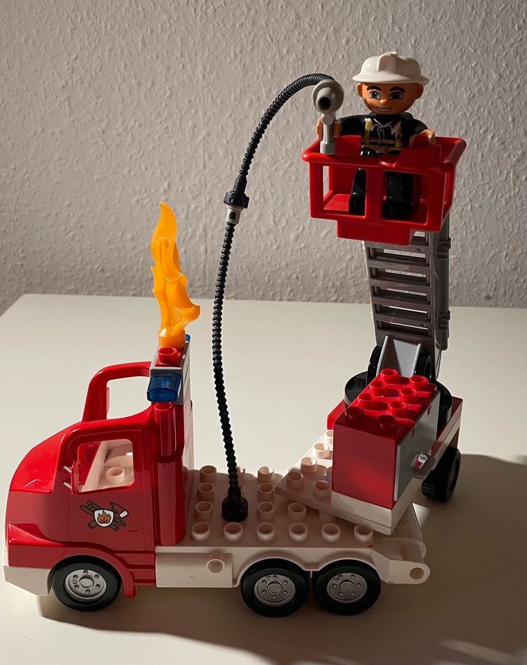 Feuerwehr Auto - Lego Duplo in Essen