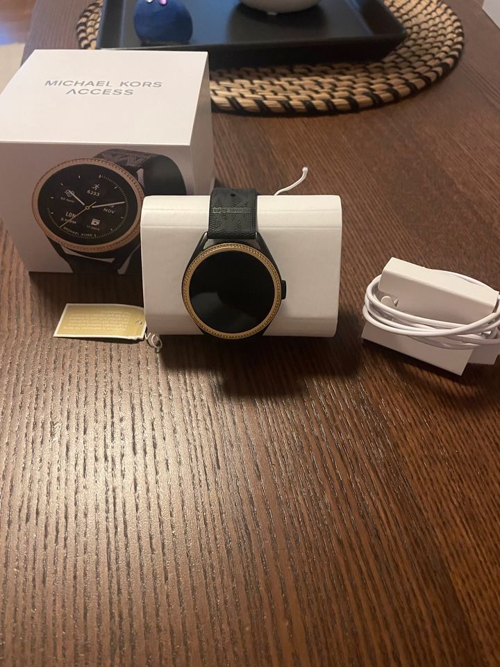 Michael Kors Gen 5E MKGO Display Smartwatch MKT5118 in Ulm