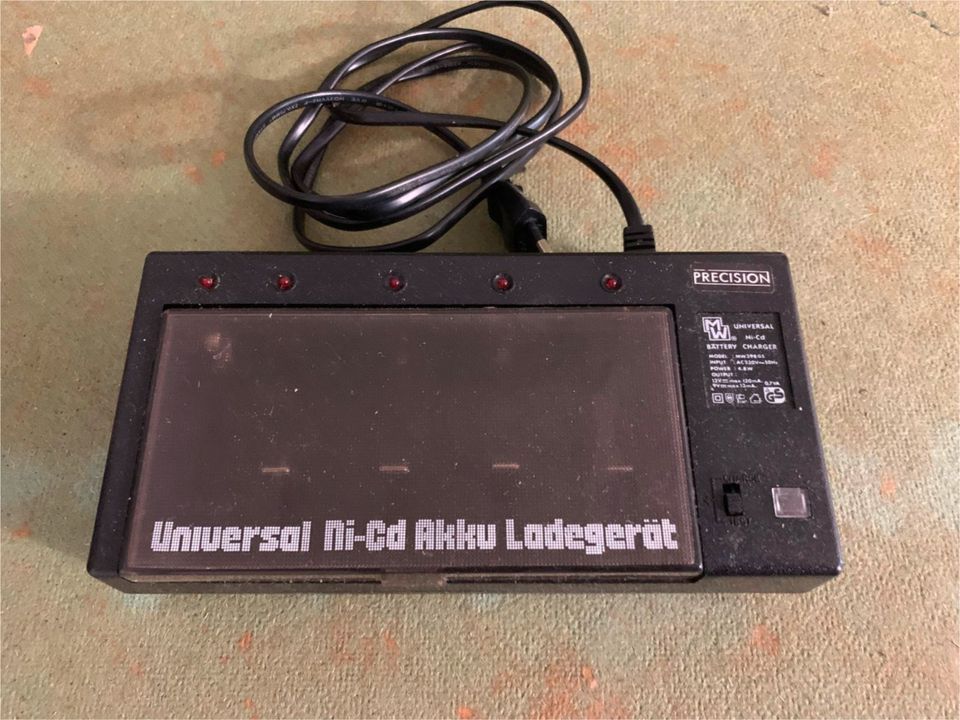 Universal Ni-Cd Akku Ladegerät in Staig