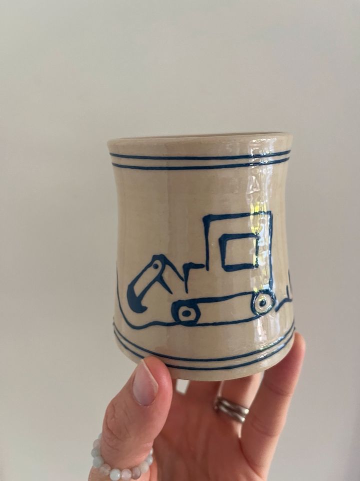 Handmade Keramiktasse Kinder • Motiv Bagger• in München