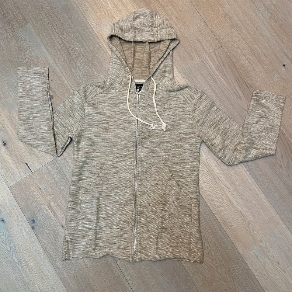 Pullover von Review, Superdry, Kapuzenjacke von Zara, S in Grabenstätt