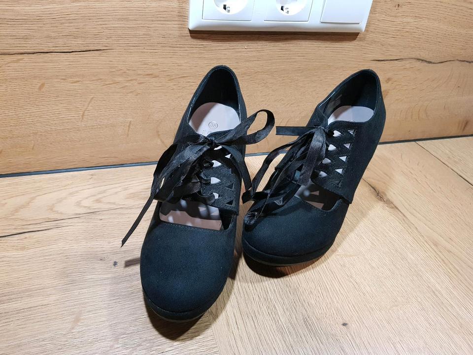 High Heels Pumps Größe 38 wie neu mit Schnürung in Barßel