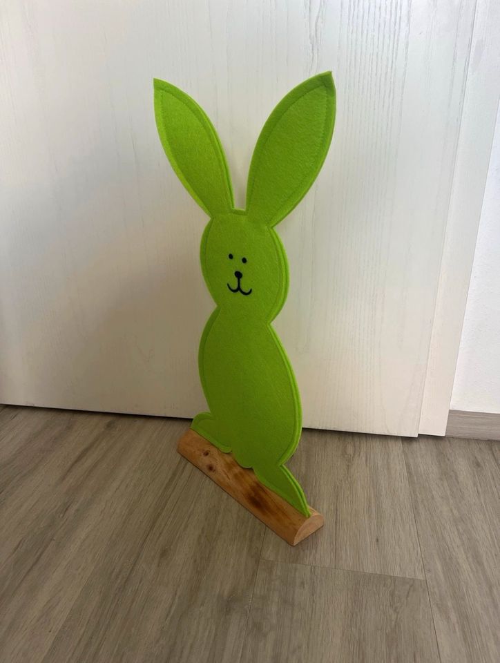 Osterdeko Hasenfigur grün 60cm in Hanau