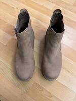 Tamaris Stiefelette / Chelsea Boots beige Größe 38 NEUWERTG Hessen - Rockenberg Vorschau