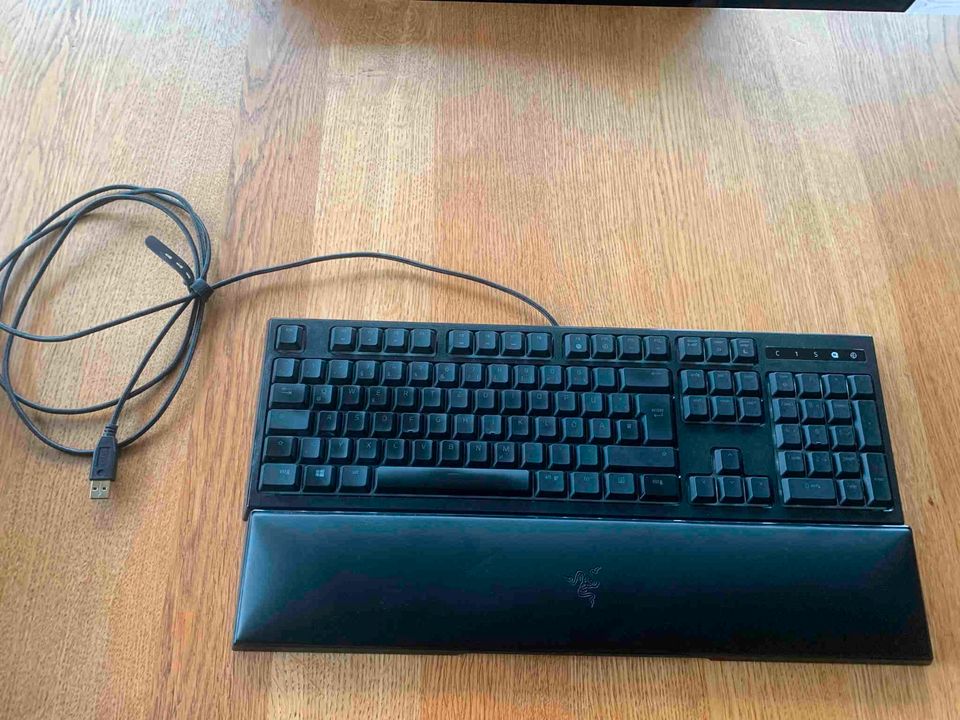 Razer Ornata V2 Gaming Keyboard Tastatur Switches Chroma OVP in Ismaning