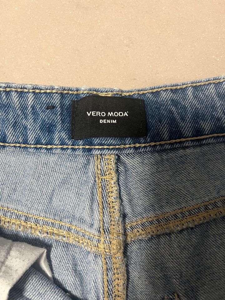 Jeans Vero Moda Gr. 25/32 in Königswinter