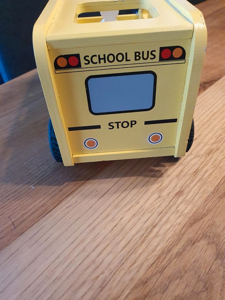 Holzspielzeug/ Bus /Babyspielzeug in Schlüchtern