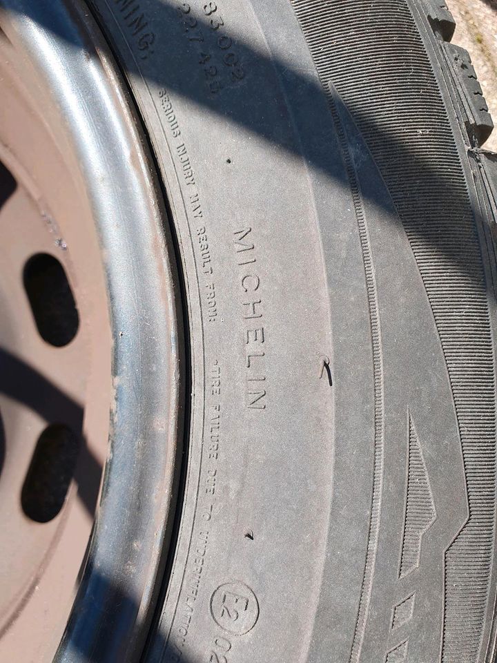 Stahlfelgen von VW incl. Winterreifen Michelin 195/65R15T in Gernsbach