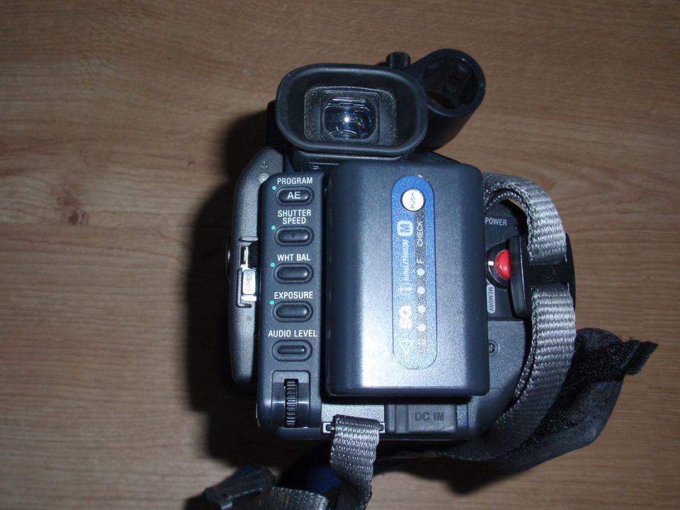 Sony-DSR-PDX10P professionelle Videokamera, komplettes Zubehör in Bad Münstereifel
