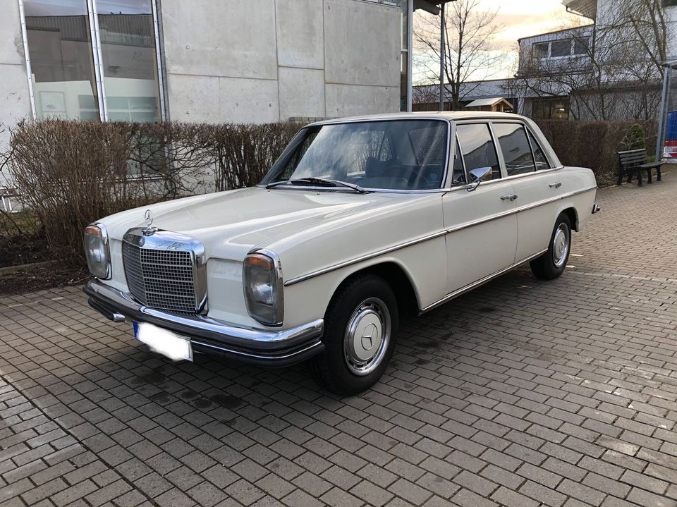 Mercedes Benz W115 200 Automatik strich/8 H-Zulassung Oldtimer in Kösching