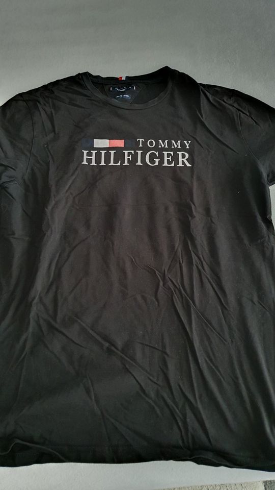 Tommy Hilfiger Herren T-Shirt schwarz, Gr.XL in Bremervörde