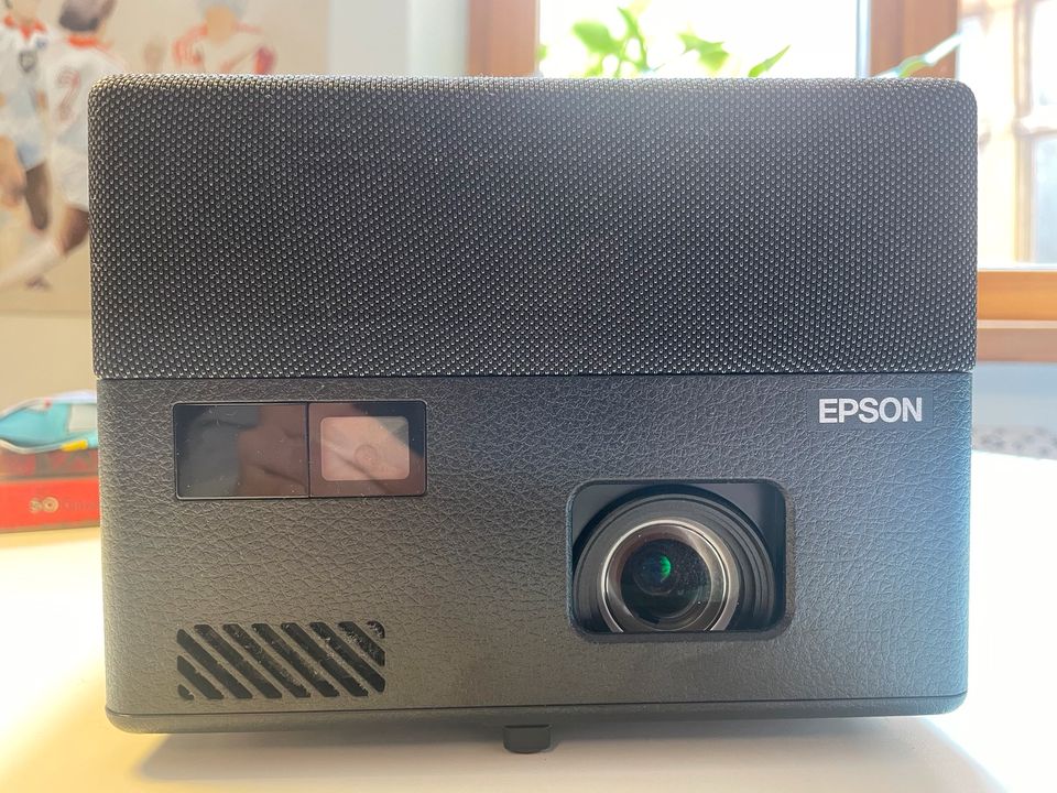 Epson EF-12 Beamer/ Projektor smart in Schwerin