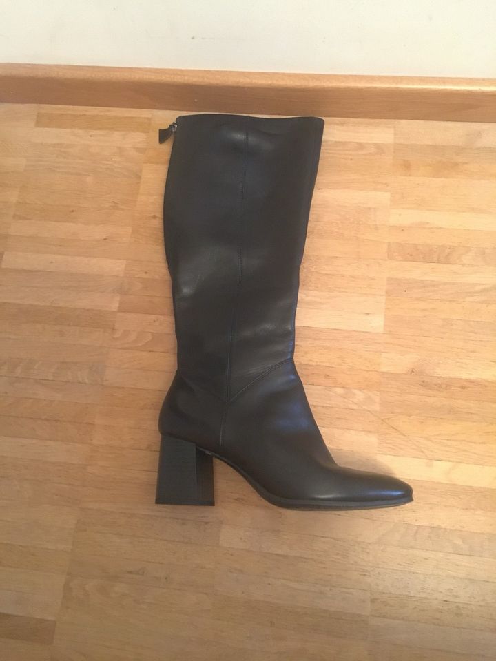 Tamaris, schwarze Stiefel, neuwertig in Hamburg