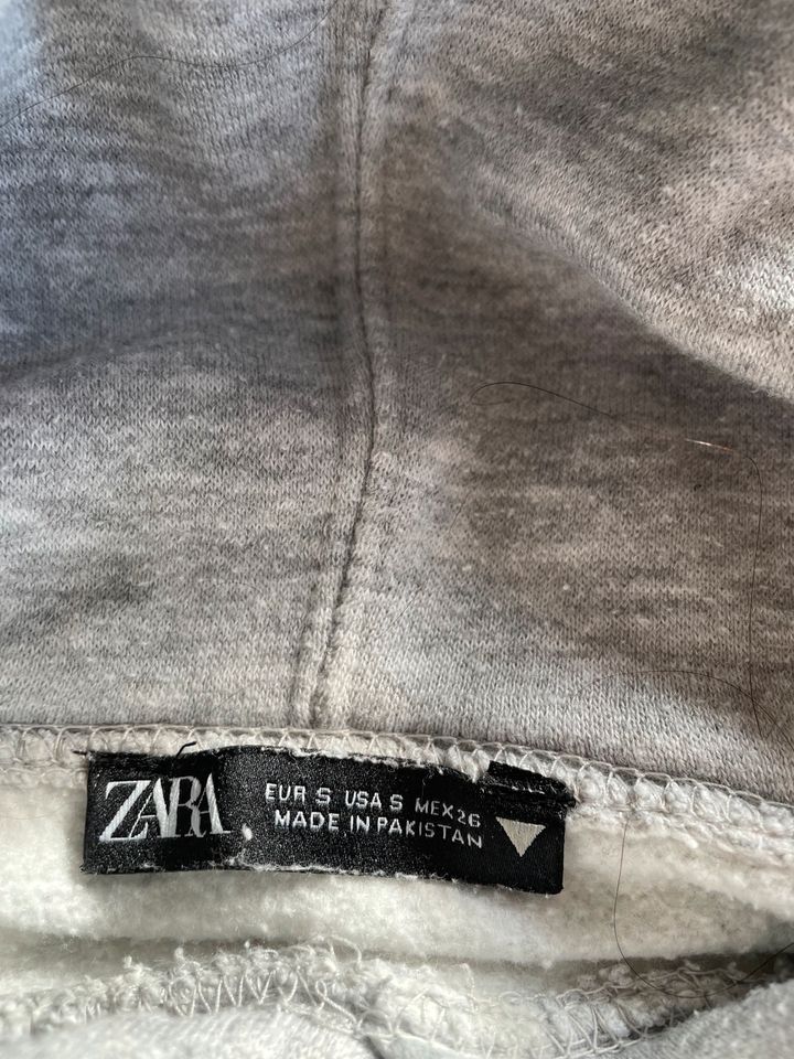 Zara Gr. S Hoodie grau Sweater Pullover Kapuze in Köln