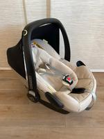 Maxi Cosi Babyschale Pebble Plus mit Sonnensegel und Fliegennetz Bayern - Gochsheim Vorschau