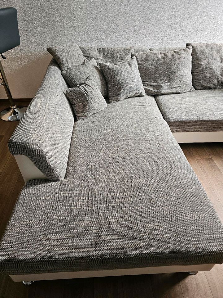 Couch Sofa Sitzecke 3,20x2,30m L Couch Leder Stoff weiß grau in Genthin