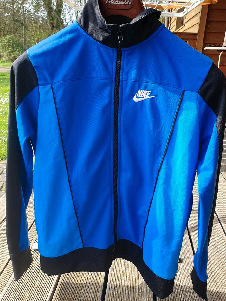 Nike Trainingsjacke blau Gr. 158 in Scharbeutz